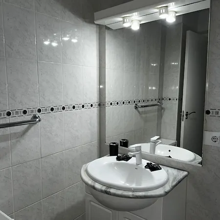 Paseo De Gracia - Lovely By The Sea! *