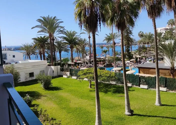 Paseo De Gracia - Lovely By The Sea! *