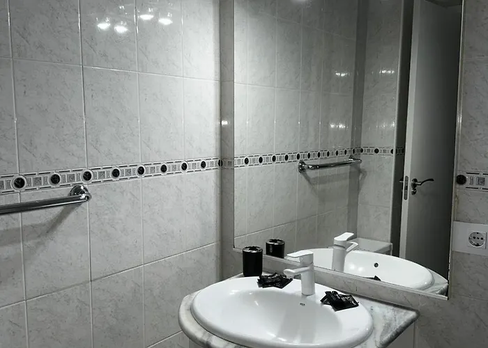 Paseo De Gracia - Lovely By The Sea! *